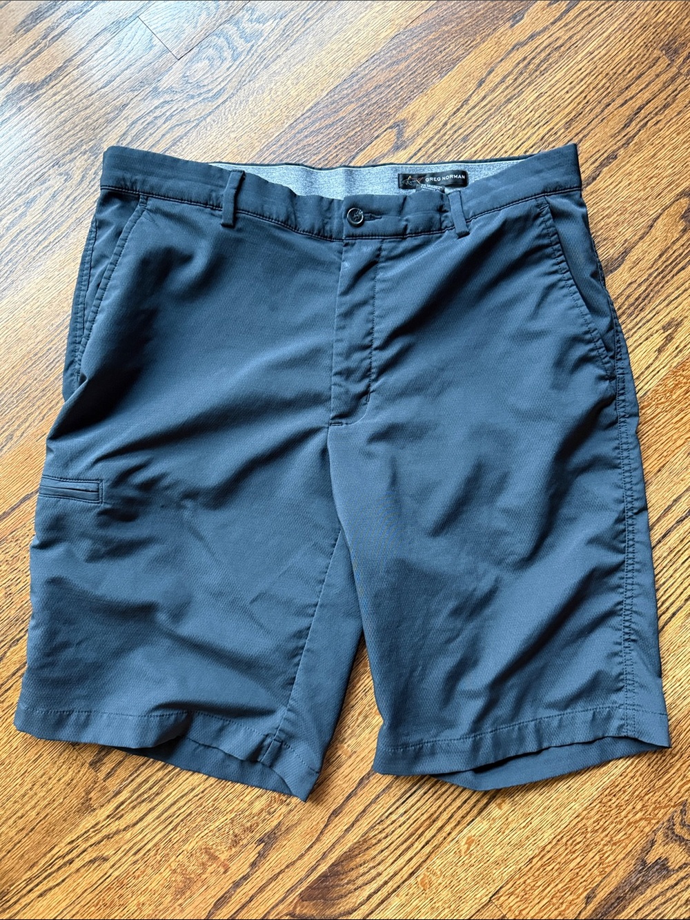 E Greg Norman Collection Men’s 34 Black Navy Flat-Front Performance Shorts